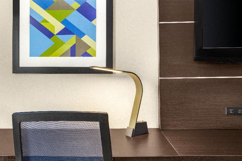 带大床的标准间, Holiday Inn Express Hotel & Suites San Antonio Nw Medical Area, An Ihg