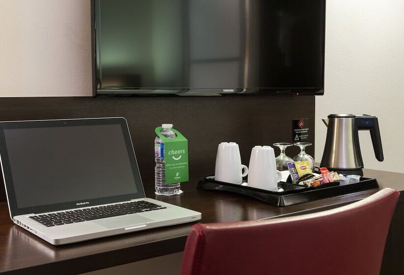 Номер Премиум Вид на Озеро, Holiday Inn   Strasbourg   Nord, An Ihg