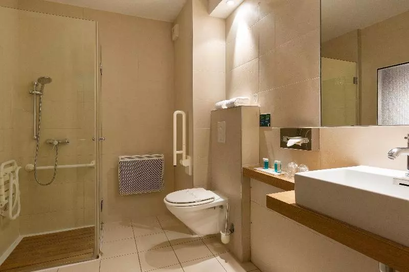 身障者適用スタンダードルーム, Holiday Inn   Strasbourg   Nord, An Ihg