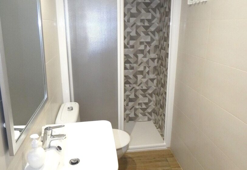 اتاق استاندارد چهار تخته, Hostal Sonia Granada