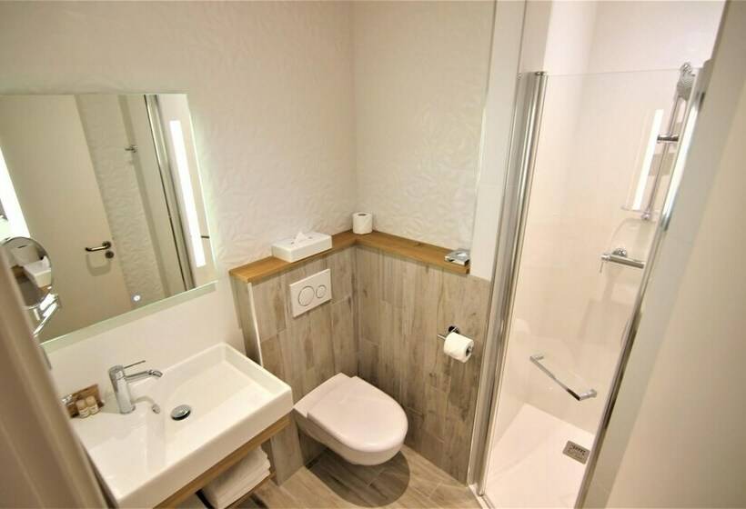 Номер Стандарт, Montaigne