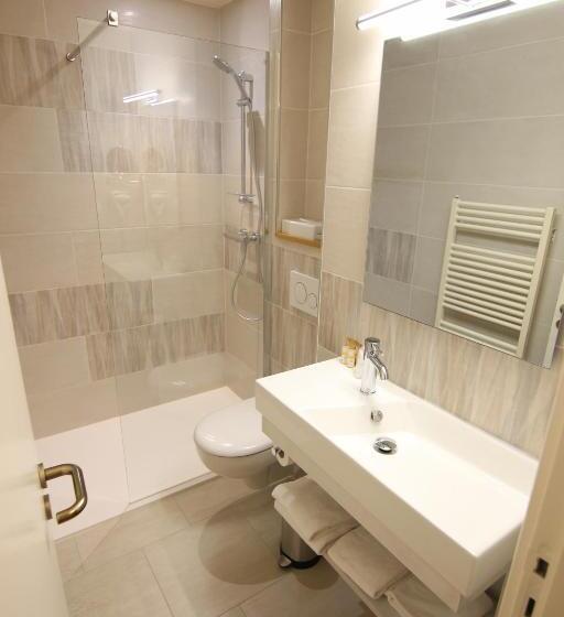 Номер Стандарт, Montaigne