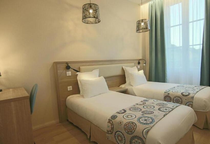 Семейный Номер Совместный Санузел, Montaigne