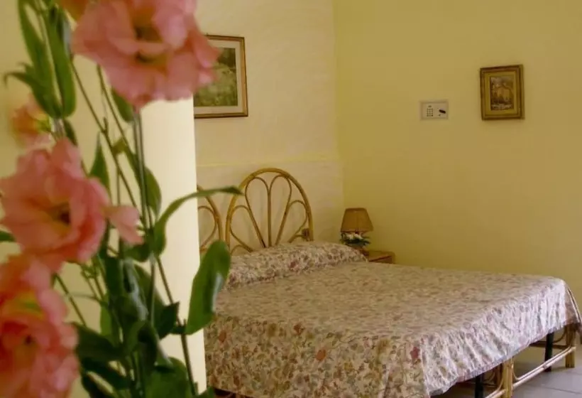 Standard-huone, Il Nespolo