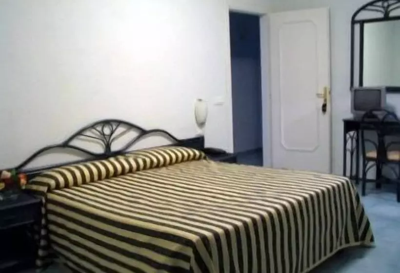 Standard-huone, Il Nespolo