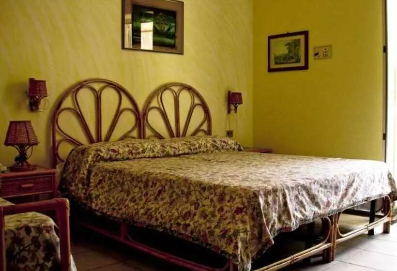 Standard Kolmen Hengen Huone, Il Nespolo