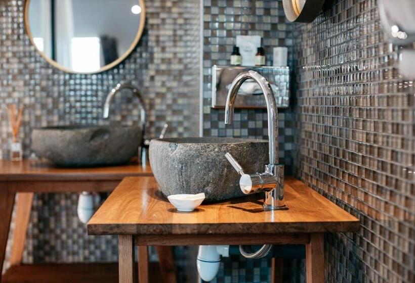 プレステージルーム, Le Temple De Jeanne