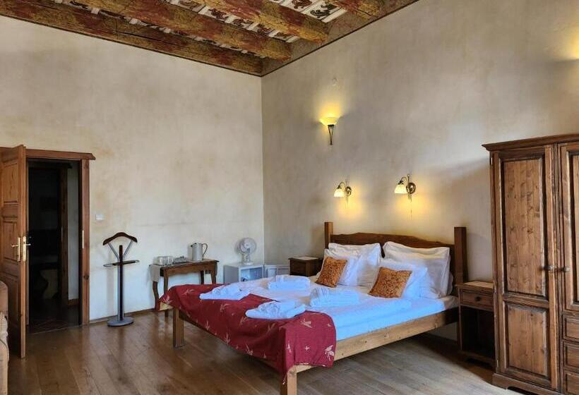 Superior Szoba, Opat