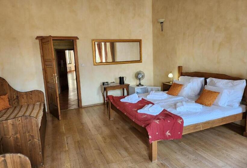 Superior Szoba, Opat