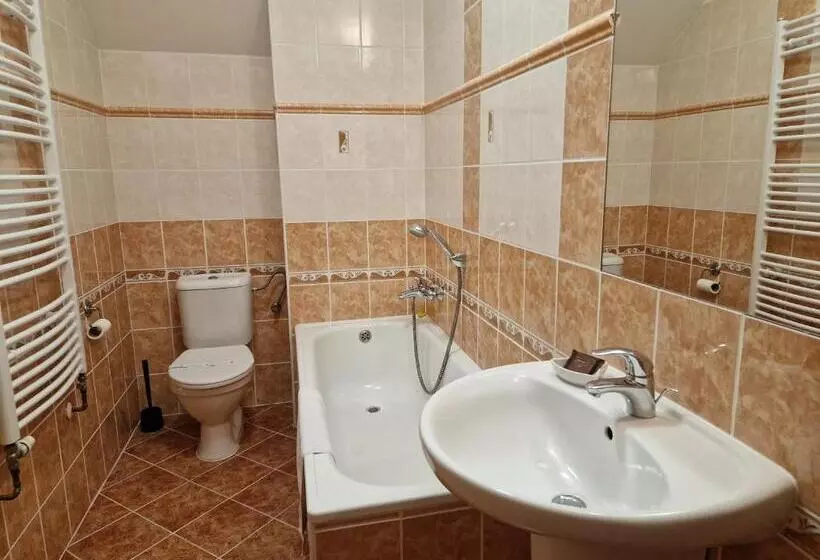 استودیوی استاندارد, Opat