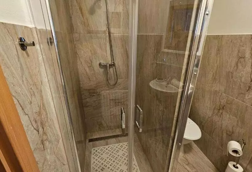 اتاق لوکس یک تخته, Opat