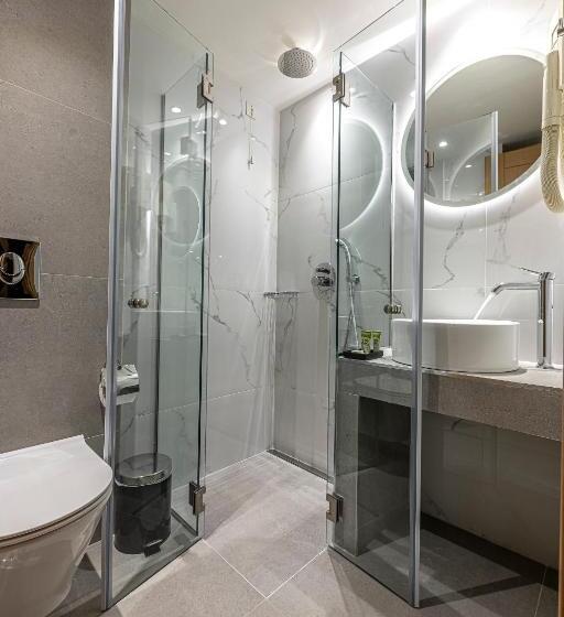 スタンダードトリプルルーム, Parnon