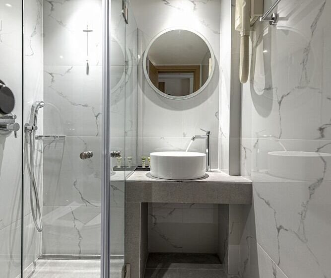 スタンダードトリプルルーム, Parnon