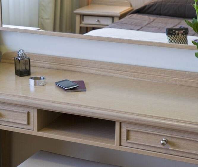 スタンダードトリプルルーム, Parnon