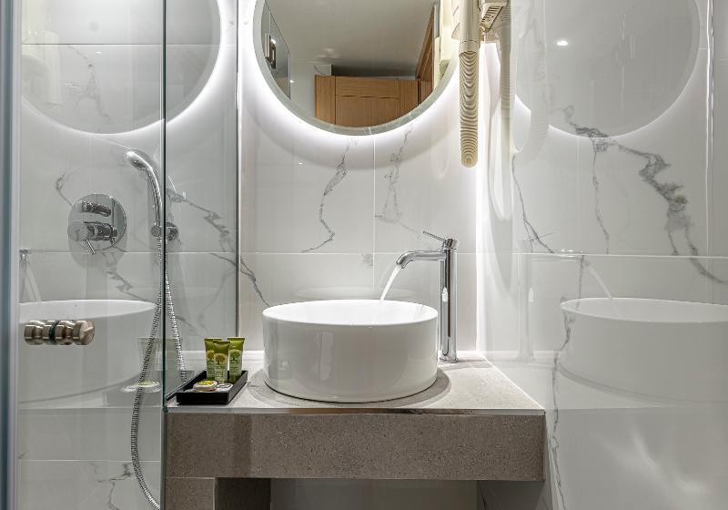 スタンダードルーム, Parnon