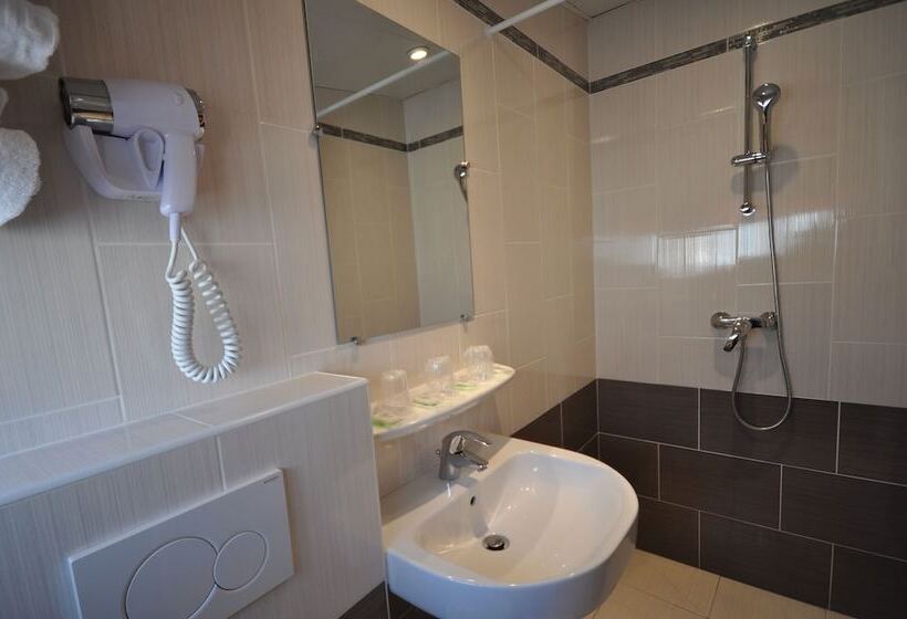 Quarto Triplo Standart, Saint Georges Lafayette