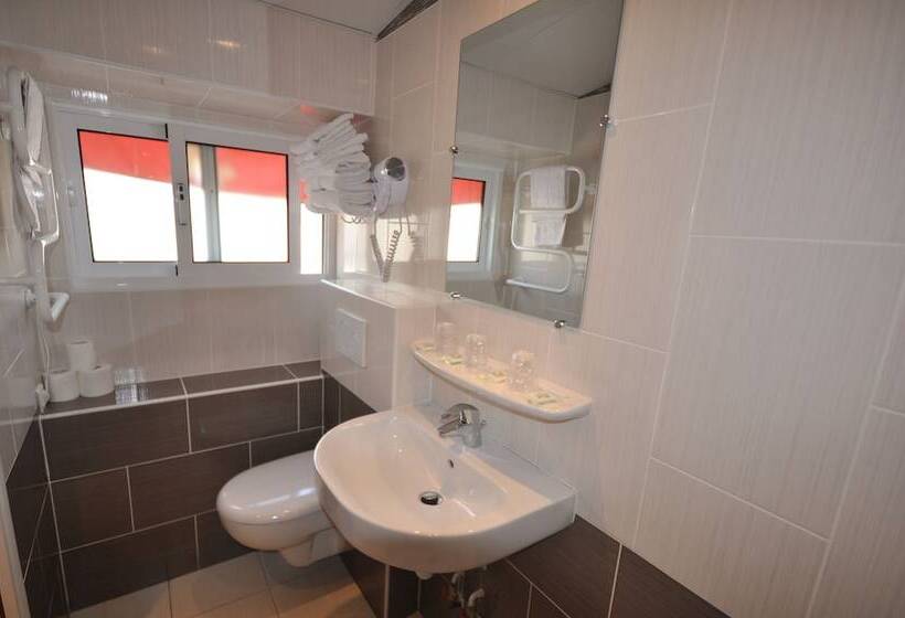 Quarto Triplo Standart, Saint Georges Lafayette