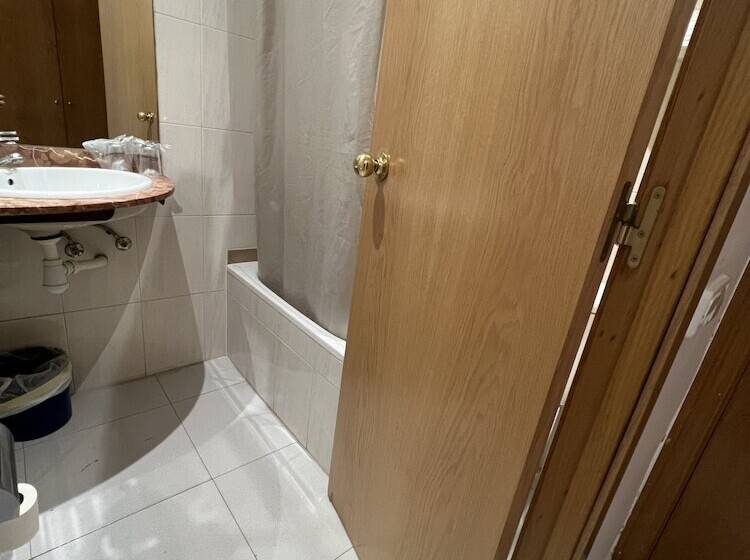 اتاق استاندارد یک نفره, Travessera