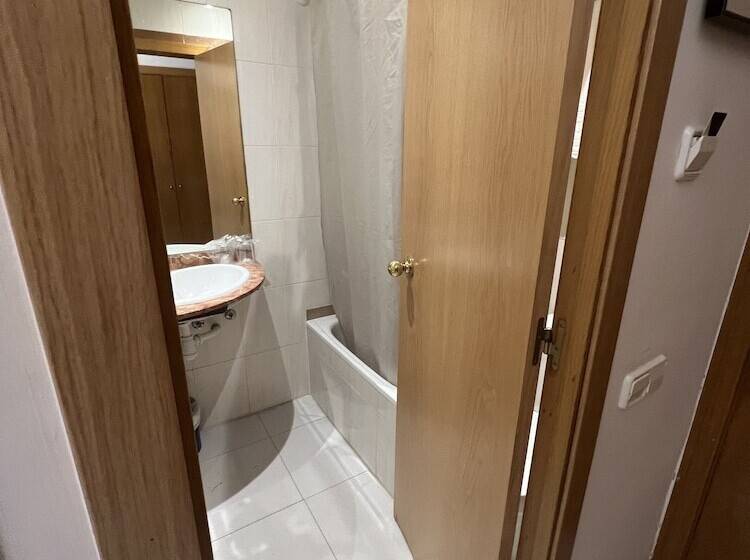 اتاق استاندارد یک نفره, Travessera