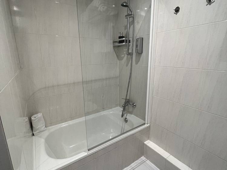 اتاق استاندارد سه نفره, Travessera