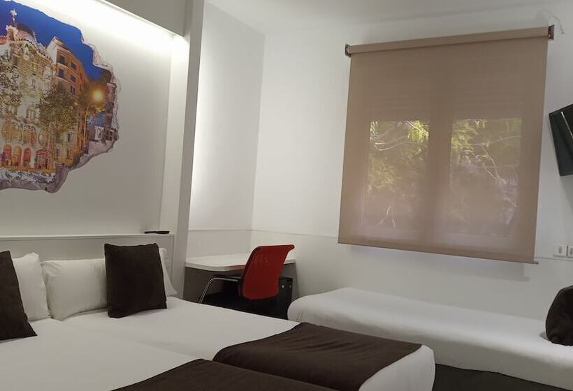 اتاق استاندارد سه نفره, Travessera