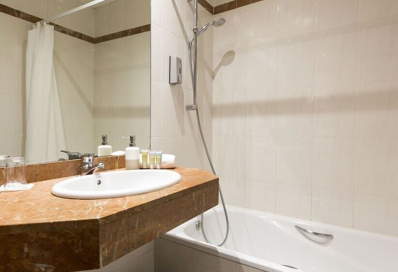 اتاق استاندارد سه نفره, Travessera