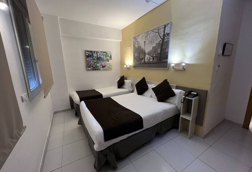 اتاق استاندارد سه نفره, Travessera