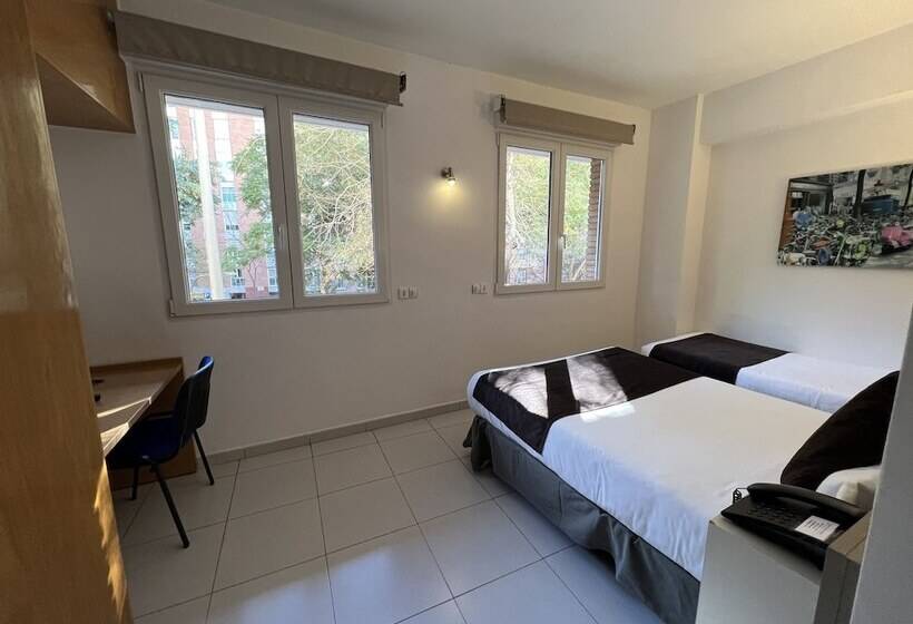 اتاق استاندارد سه نفره, Travessera