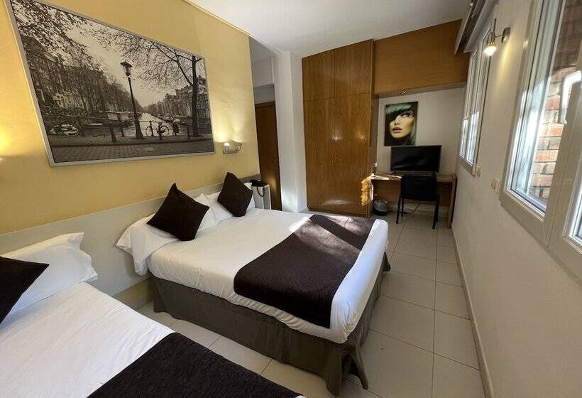 اتاق استاندارد سه نفره, Travessera