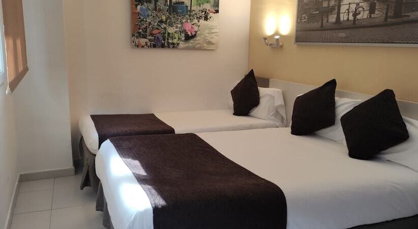 اتاق استاندارد سه نفره, Travessera