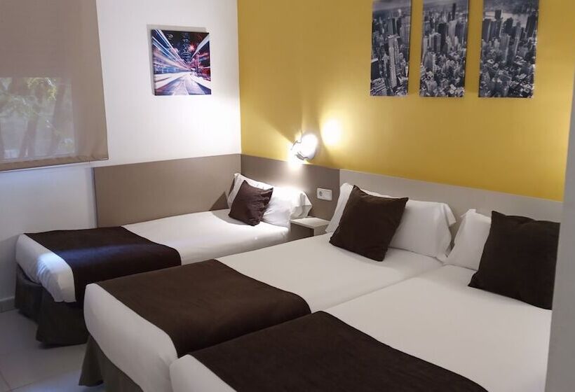 اتاق استاندارد سه نفره, Travessera