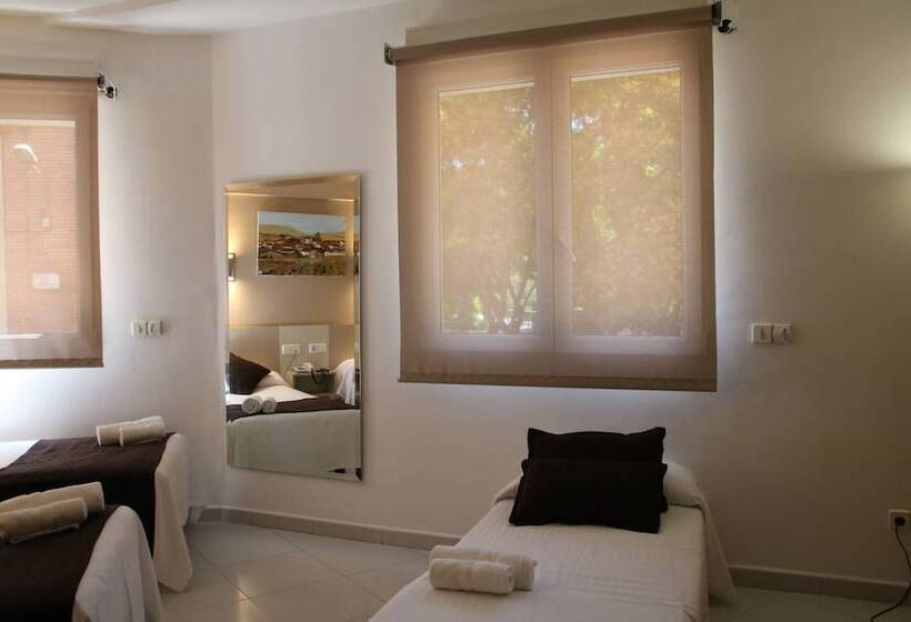 اتاق استاندارد سه نفره, Travessera