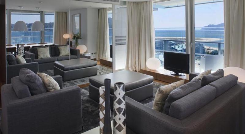 Quarto Estandar, Troia Design