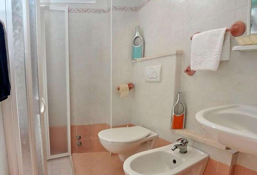 اتاق استاندارد سه نفره, Venere
