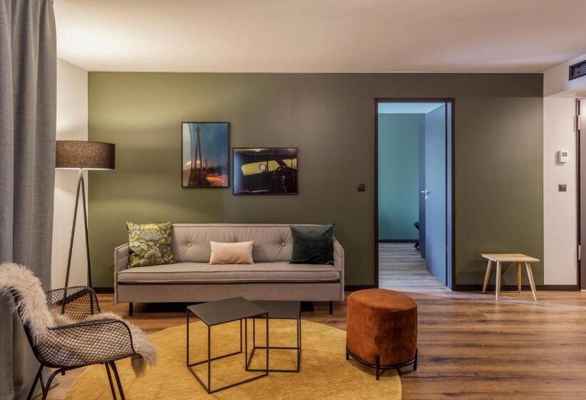 جناح, Black F House   Serviced Apartments