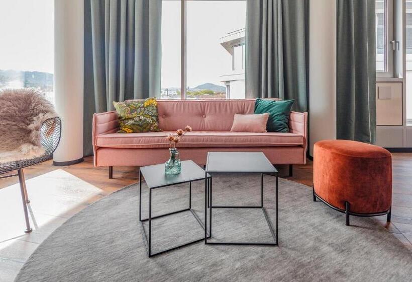 جناح, Black F House   Serviced Apartments