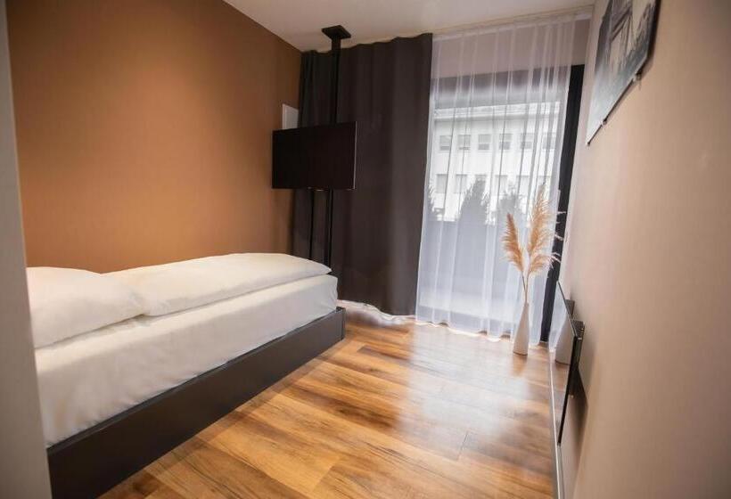 Номер Стандарт Индивидуальный с Балконом, 24seven Hotel Schwabach