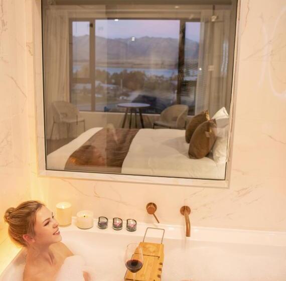 חדר דלוקס נוף לאגם, Galaxy Boutique