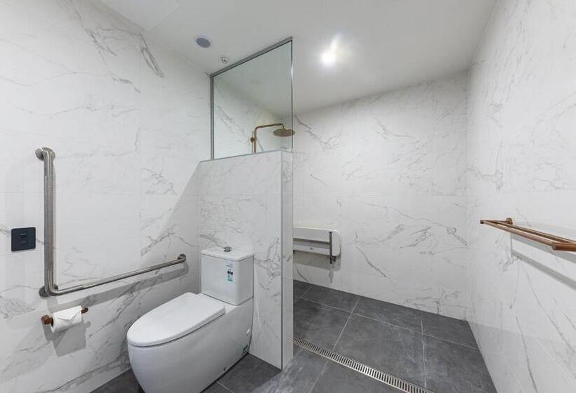 סוויטה מותאמת לאדם עם מוגבלויות, Galaxy Boutique