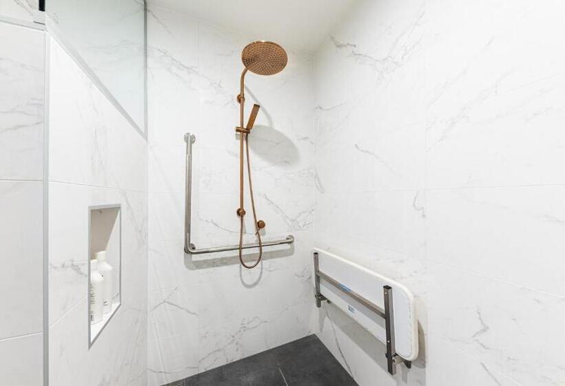 סוויטה מותאמת לאדם עם מוגבלויות, Galaxy Boutique