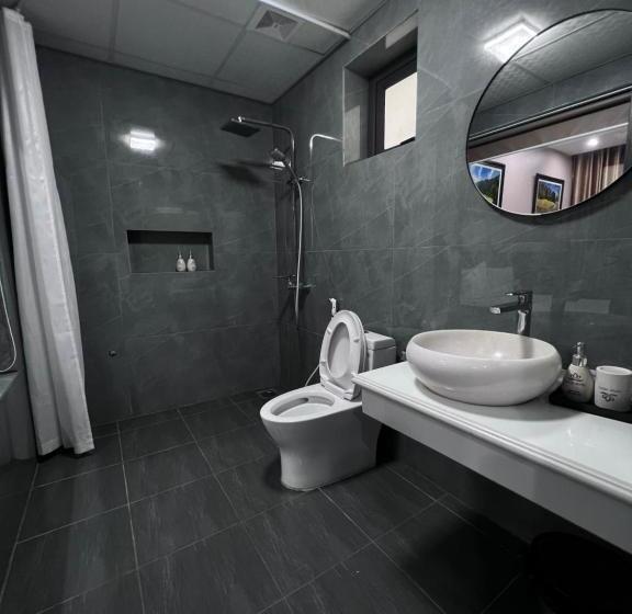 اتاق استاندارد با چشم‌انداز استخر, Lotus Hotel Ninh Bình