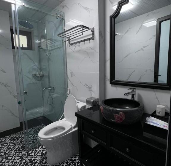 Suite with lake view, Lotus Hotel Ninh Bình