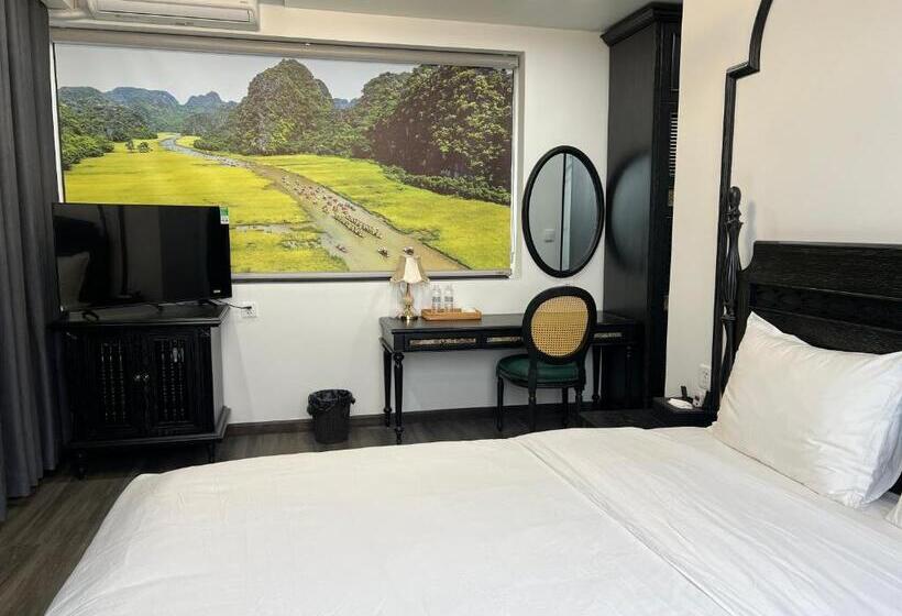 Suite with lake view, Lotus Hotel Ninh Bình