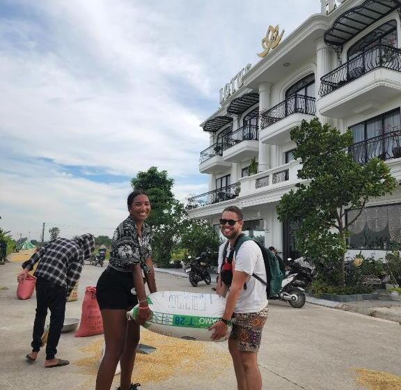 Suite with lake view, Lotus Hotel Ninh Bình