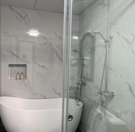 Deluxe Suite King Bed, Lotus Hotel Ninh Bình