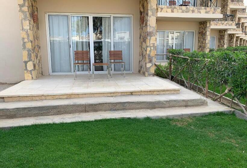 سوییت لوکس, Marina Wadi Degla