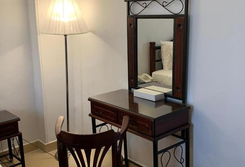 سوییت لوکس, Marina Wadi Degla