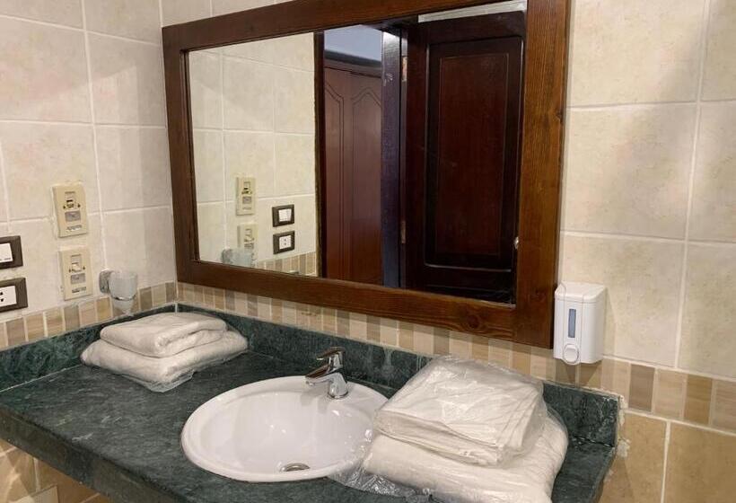 سوییت لوکس, Marina Wadi Degla