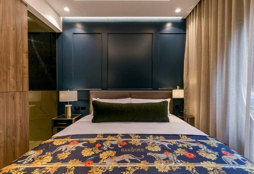 스위트 킹사이즈 침대, Marquee Medellín