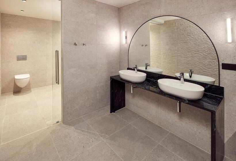 Standard Room Adapted for people with reduced mobility, Met Hotel Amsterdam